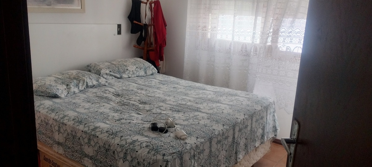 двоен кревет и гардероба.
душек за дополнителен пар 