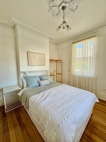 Rare Kelly Heritage Home nr Salamanca & Hobart CBD gallery image 5