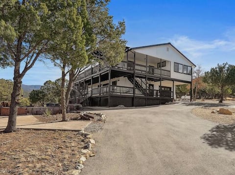 Modern Farmhouse Cabin in High Rolls, NM