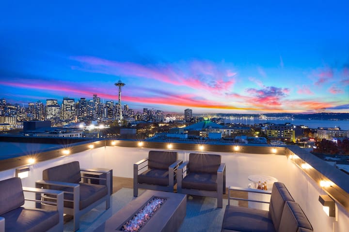 Upscale Seattle Escape |Stunning Skyline View