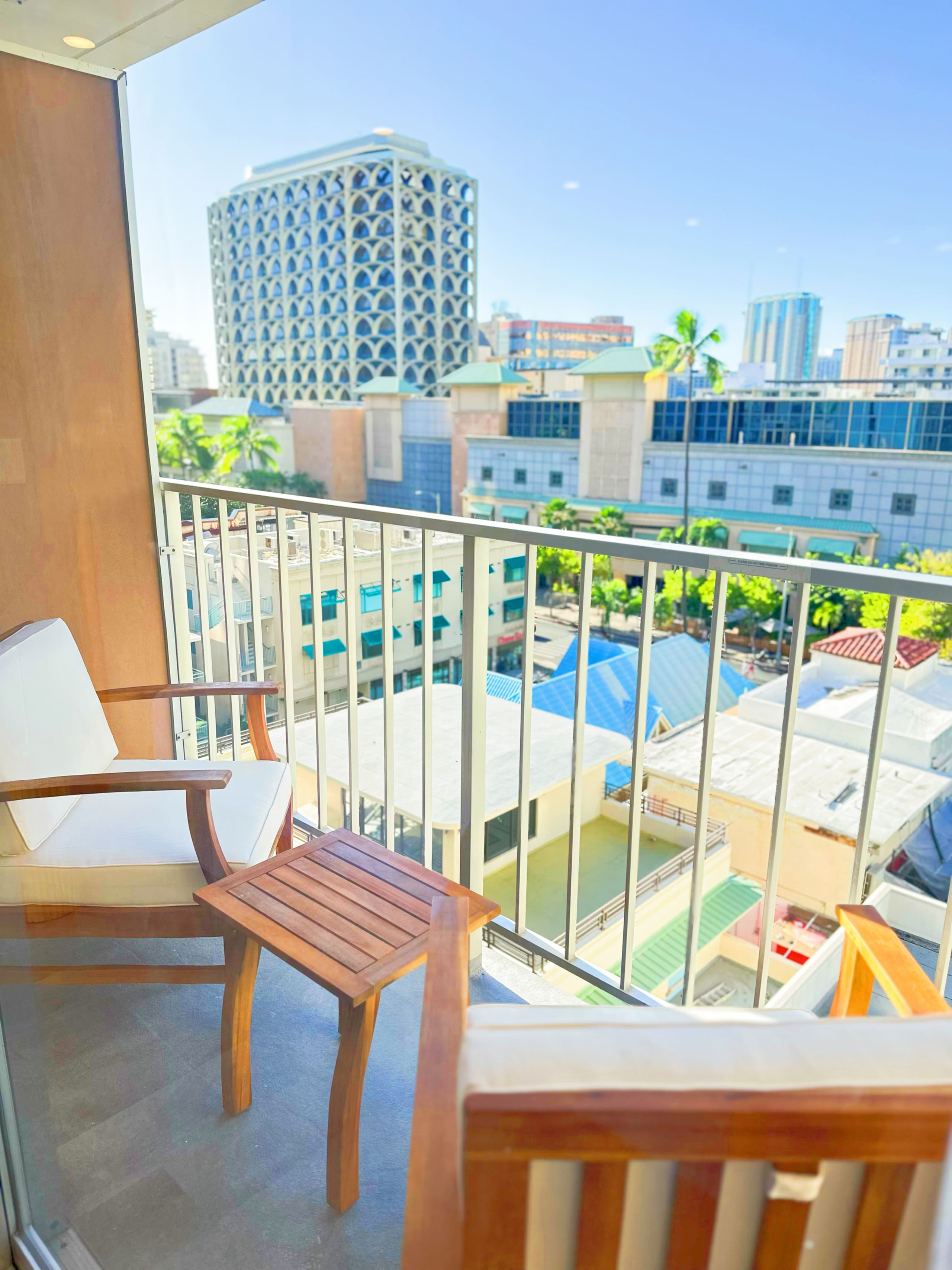 Cozy Escape in the Heart of Waikiki with 1 Parking - Image 45