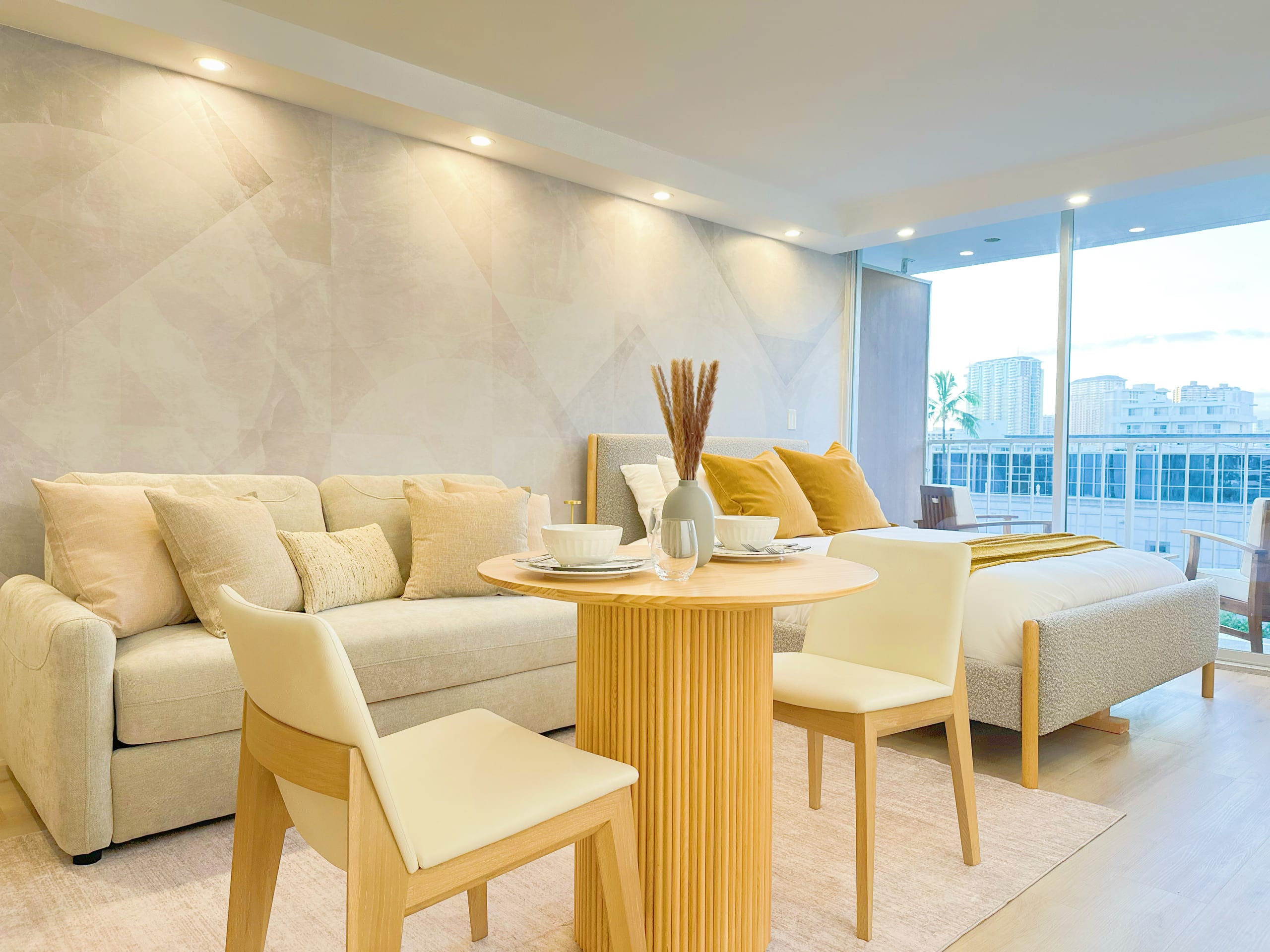 Cozy Escape in the Heart of Waikiki with 1 Parking - Image 21