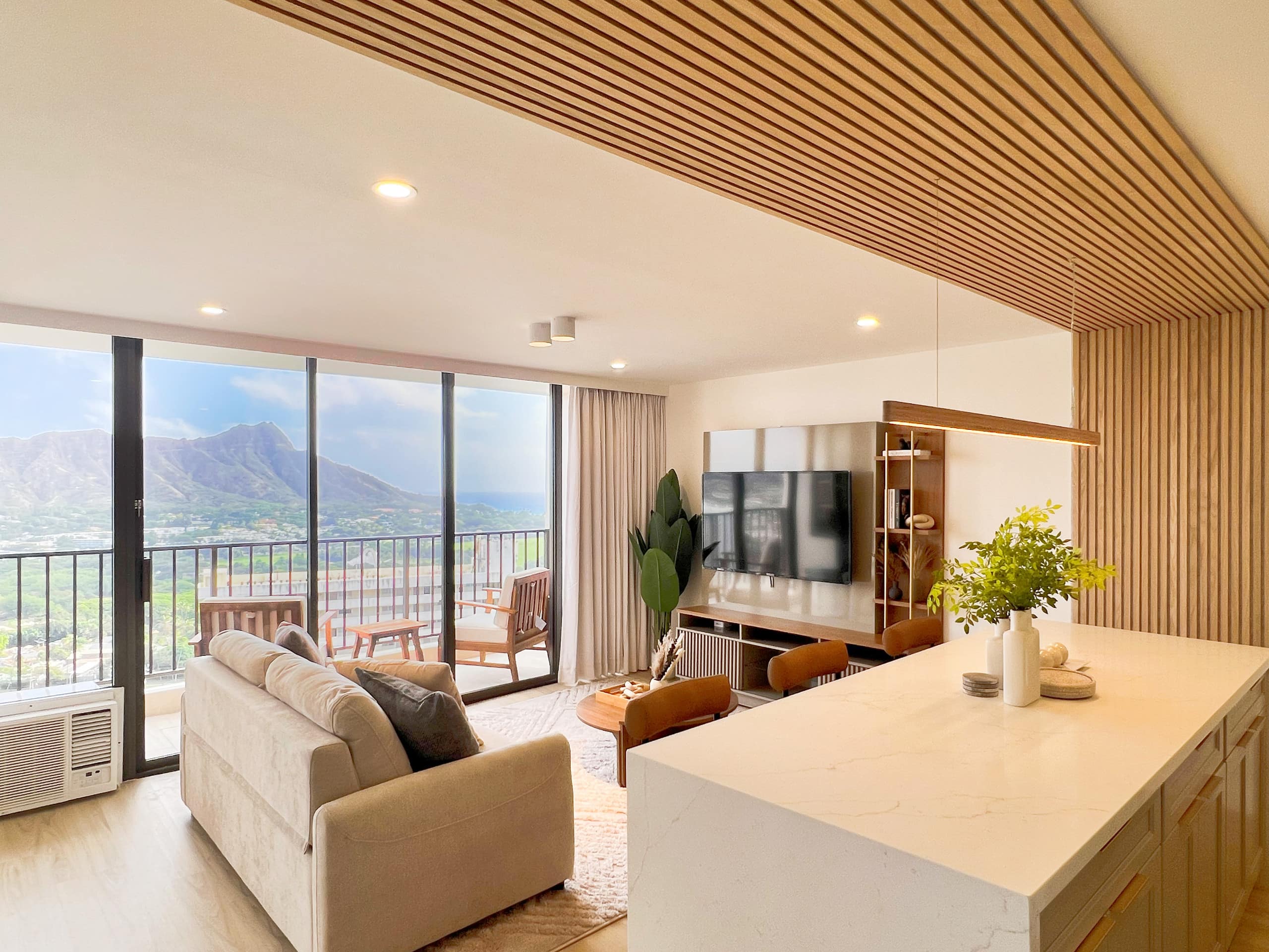 The Ocean Luxe in Waikiki, 1 Parking - Image 1