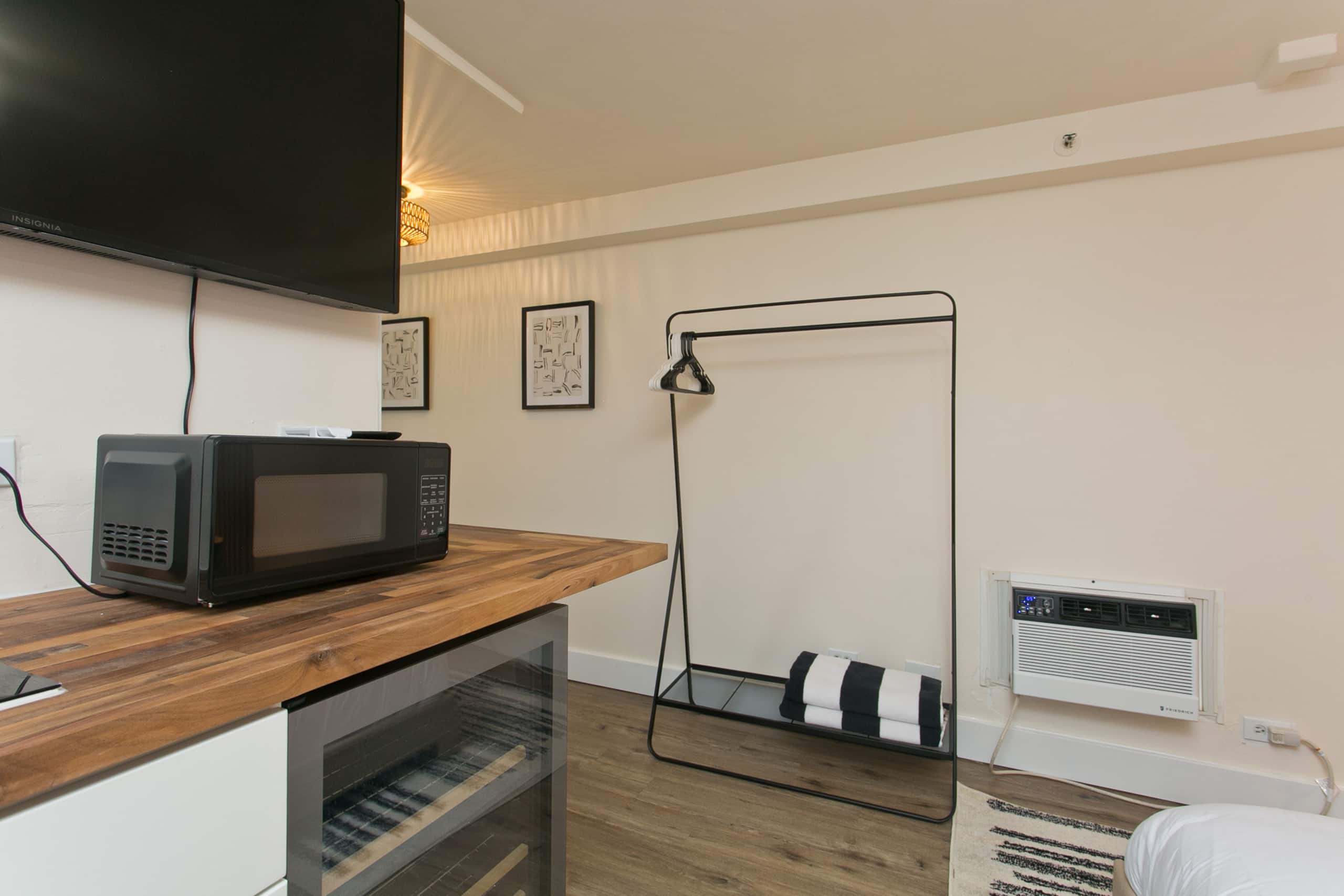 Island Escape Studio, Newly Renovated, AC - Image 8