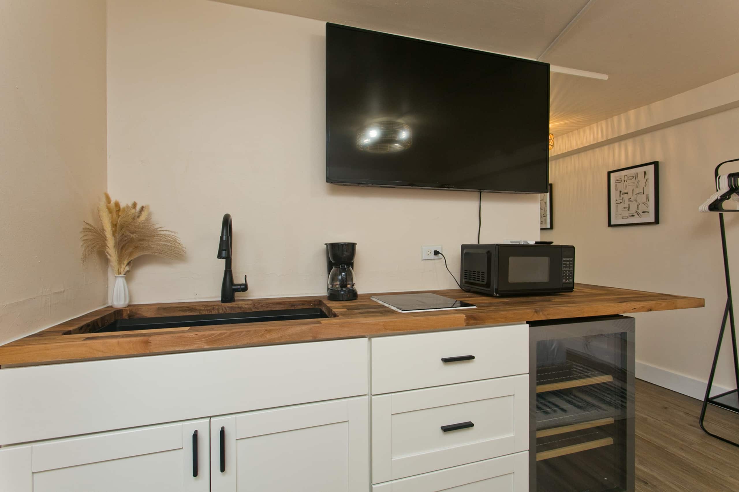 Island Escape Studio, Newly Renovated, AC - Image 2