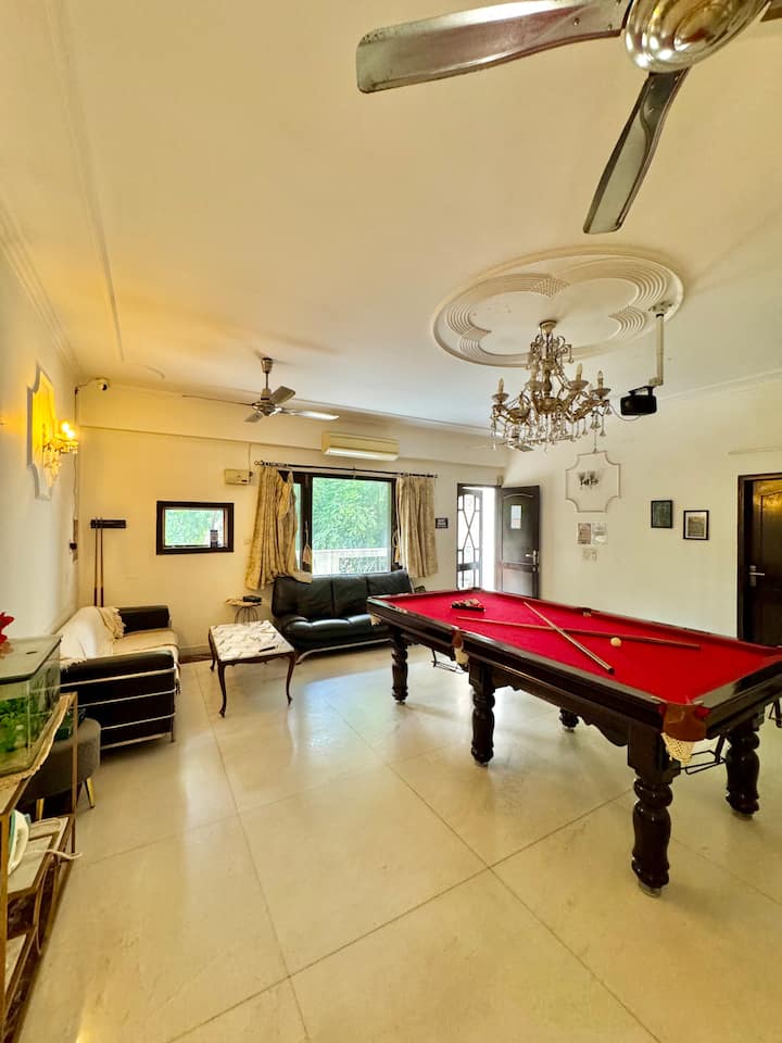 The Kothi Huge 4br| Pooltable |Park Facing| Patio - Delhi, India