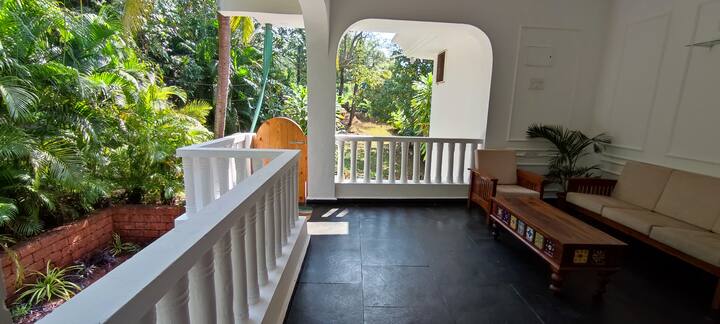 Living room image 5