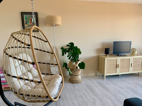 Popular Airbnb listing: Terrace*SEA VIEW* Quiet The Ocean and the Pines~ in Saint Brevin Les Pins