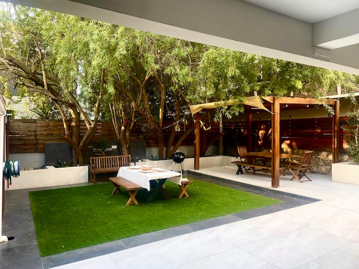 Elegant Garden Retreat | 2 Ensuite Bedrooms - Le Cap