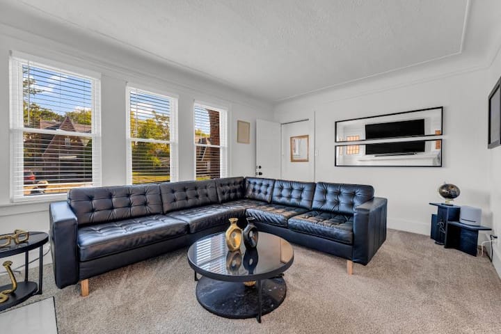 “It’s Levels To This”
3 Kitchens 3 Bath 8 Beds - Southfield, MI