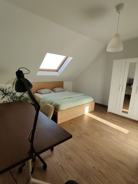 Light Apartment - BRU Airport