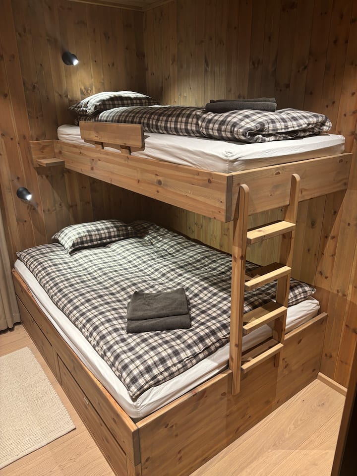 غرفة النوم 4: سرير عائلي مصنوع 90/140 × 200 سم