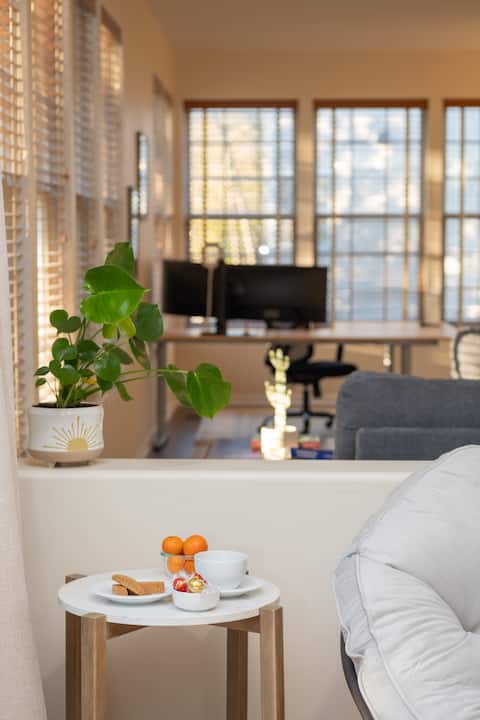 Quiet Waterside Retreat:  Near Shops & Naval Base