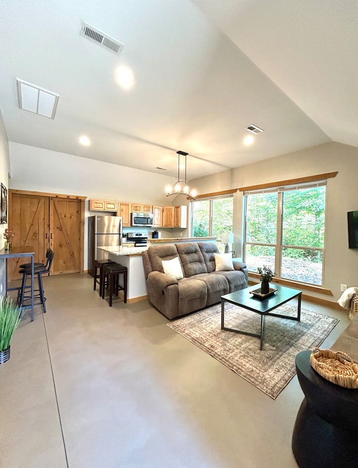 Charming 2-bedroom Cabin In Winston-salem - Winston-Salem, NC