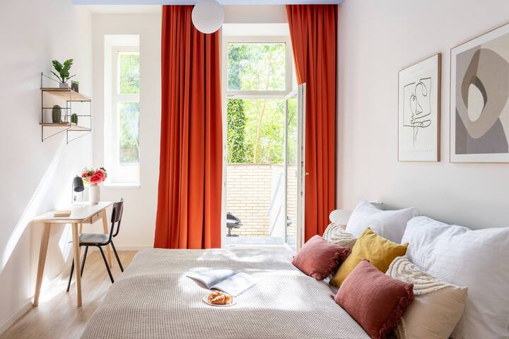 3BDR apt. w/ Terrace ​​• Grill ​​• Work space