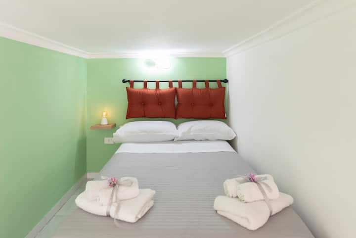 One and a half square bed with comfortable mattress 20cm high.
With comfortable and soft memory foam pillows.