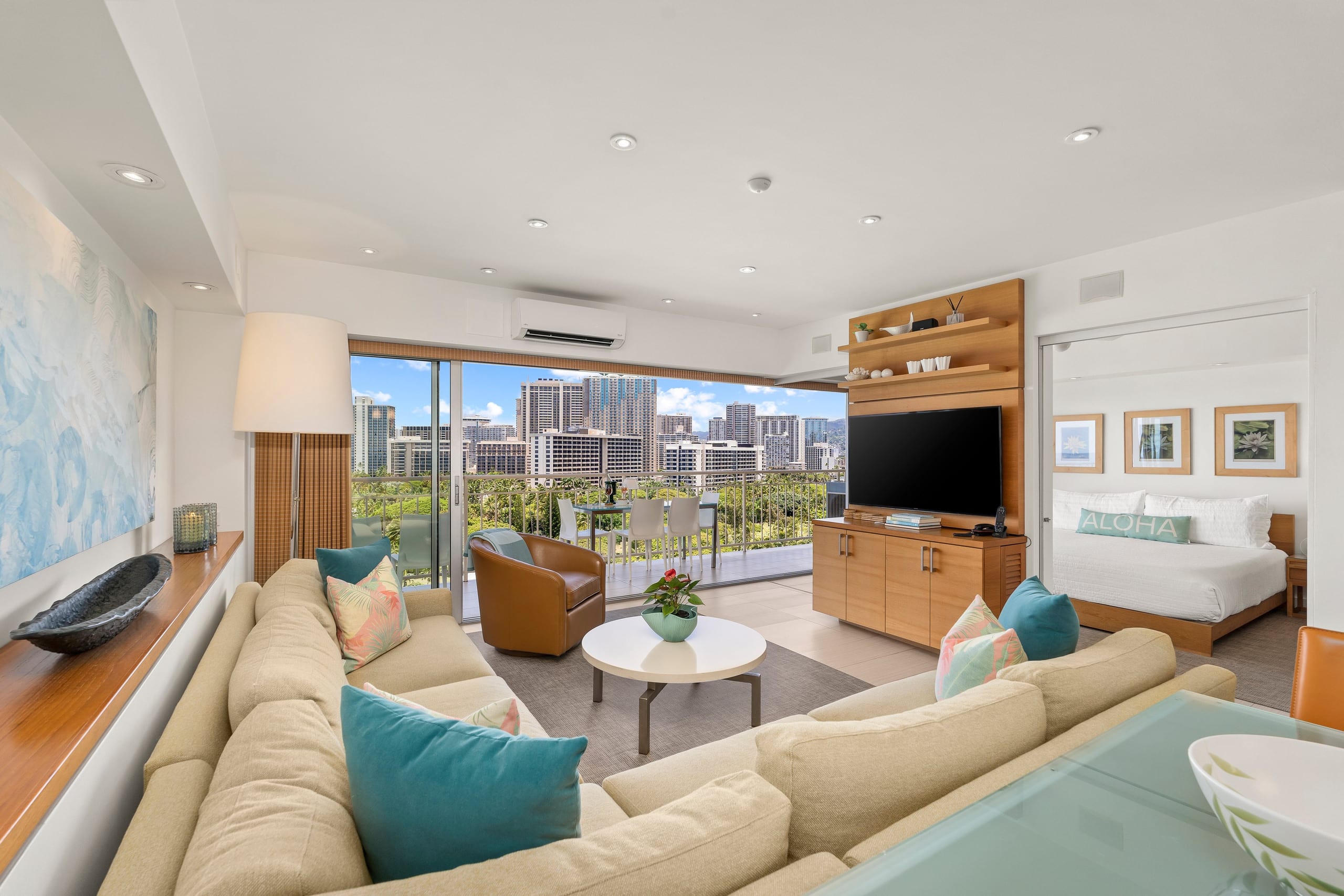 Condo in Honolulu · ★4.97 · 2 bedrooms · 2 beds · 2 private baths - Image 8
