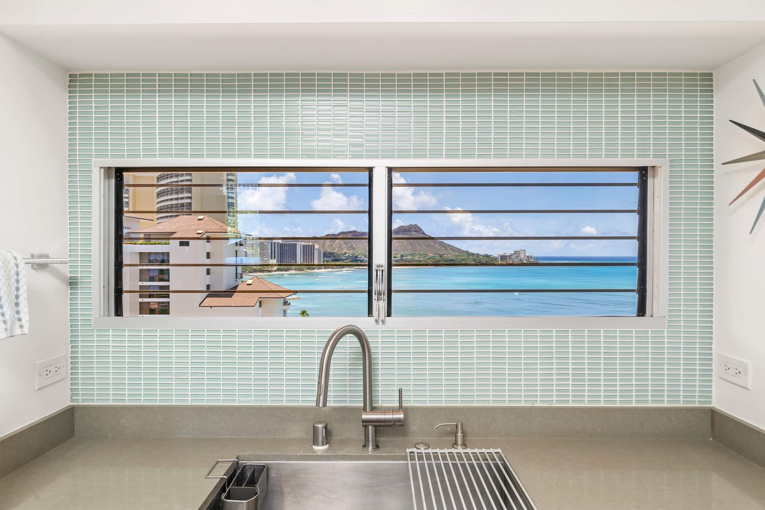Condo in Honolulu · ★4.97 · 2 bedrooms · 2 beds · 2 private baths - Image 17