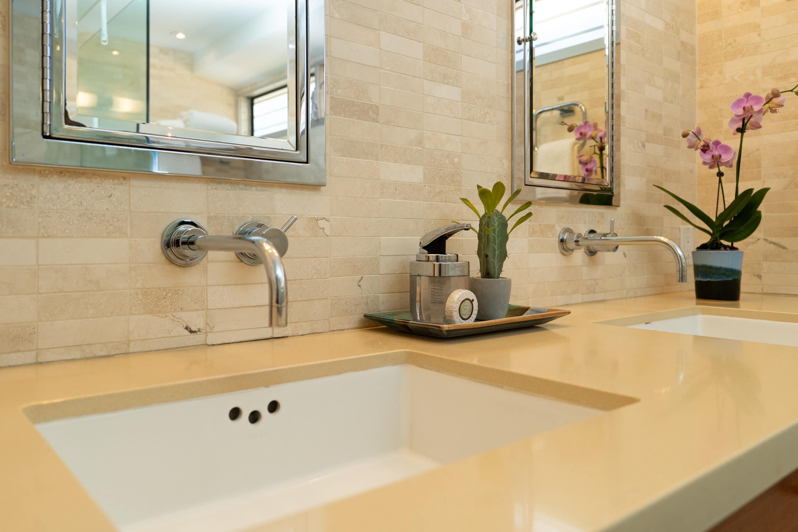 Condo in Honolulu · ★4.97 · 2 bedrooms · 2 beds · 2 private baths - Image 34