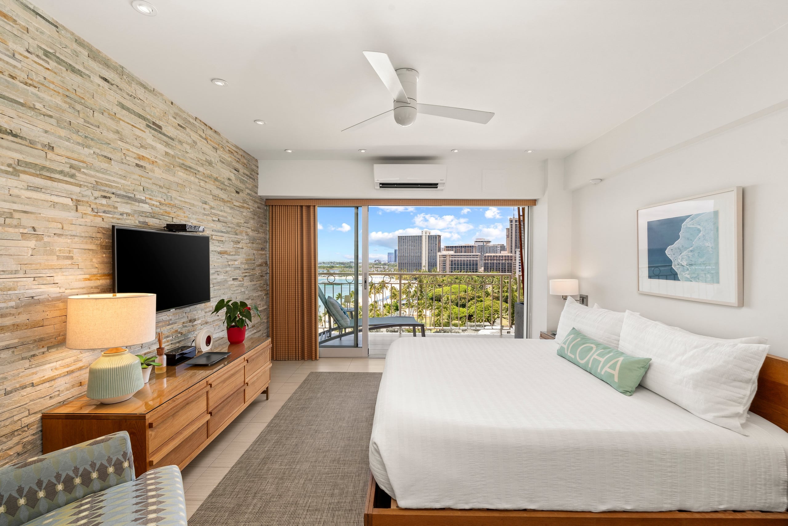 Condo in Honolulu · ★4.97 · 2 bedrooms · 2 beds · 2 private baths - Image 24