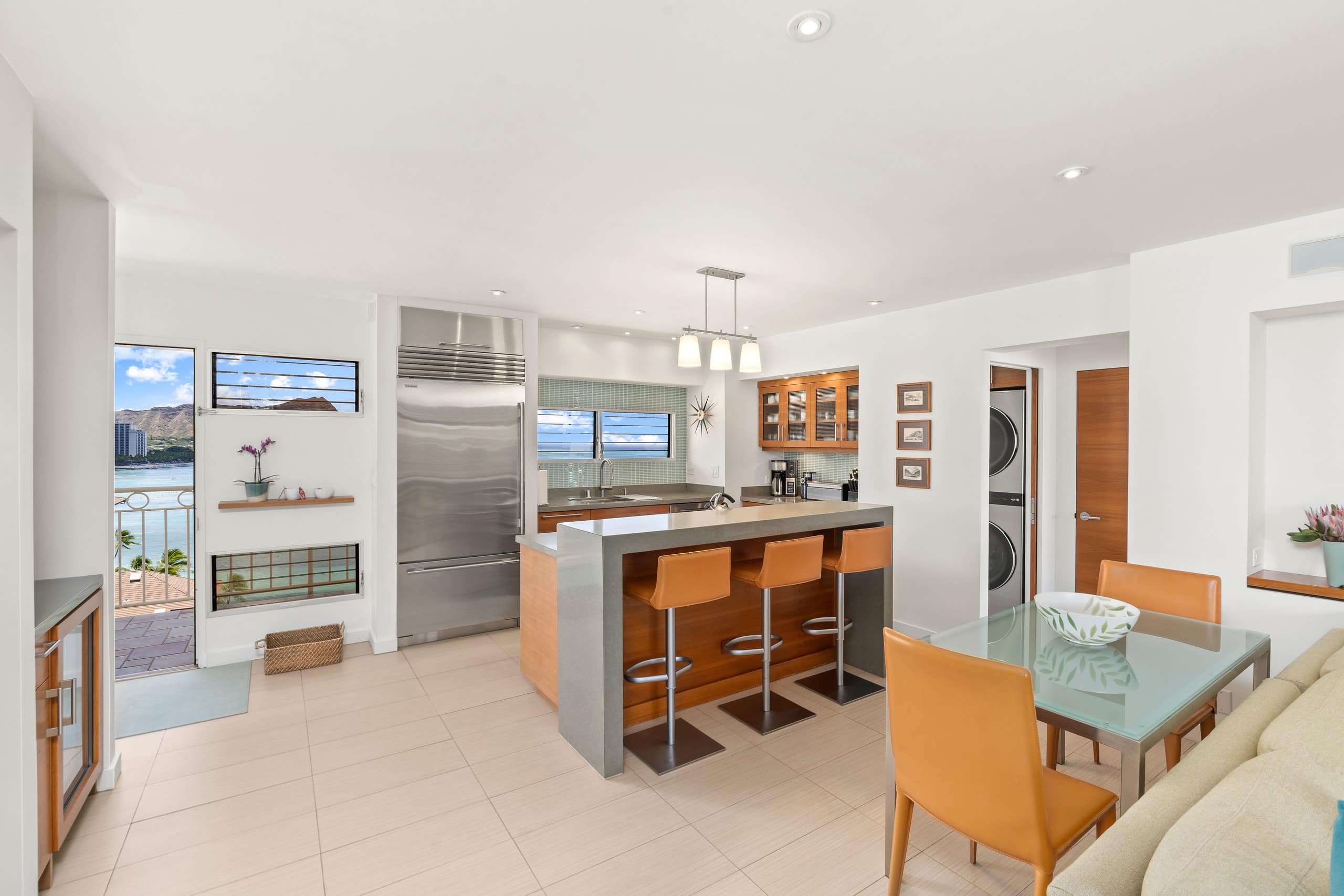 Condo in Honolulu · ★4.97 · 2 bedrooms · 2 beds · 2 private baths - Image 22