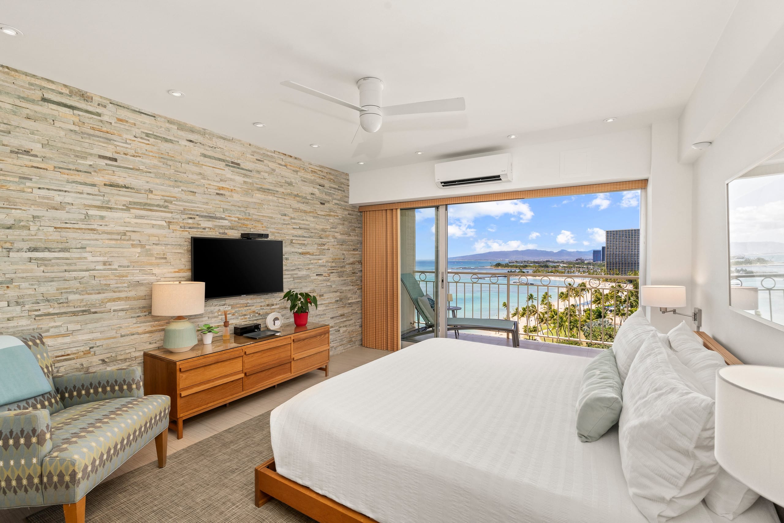 Condo in Honolulu · ★4.97 · 2 bedrooms · 2 beds · 2 private baths - Image 2