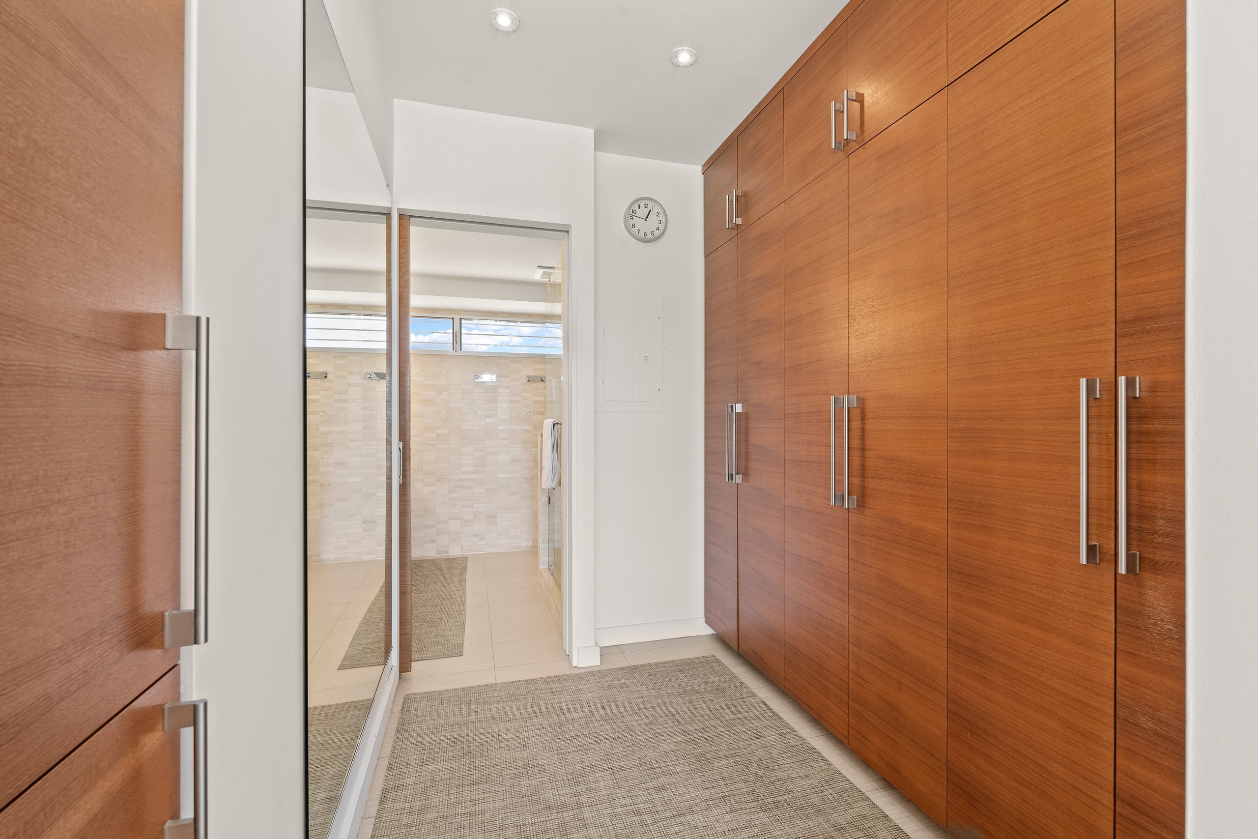 Condo in Honolulu · ★4.97 · 2 bedrooms · 2 beds · 2 private baths - Image 28