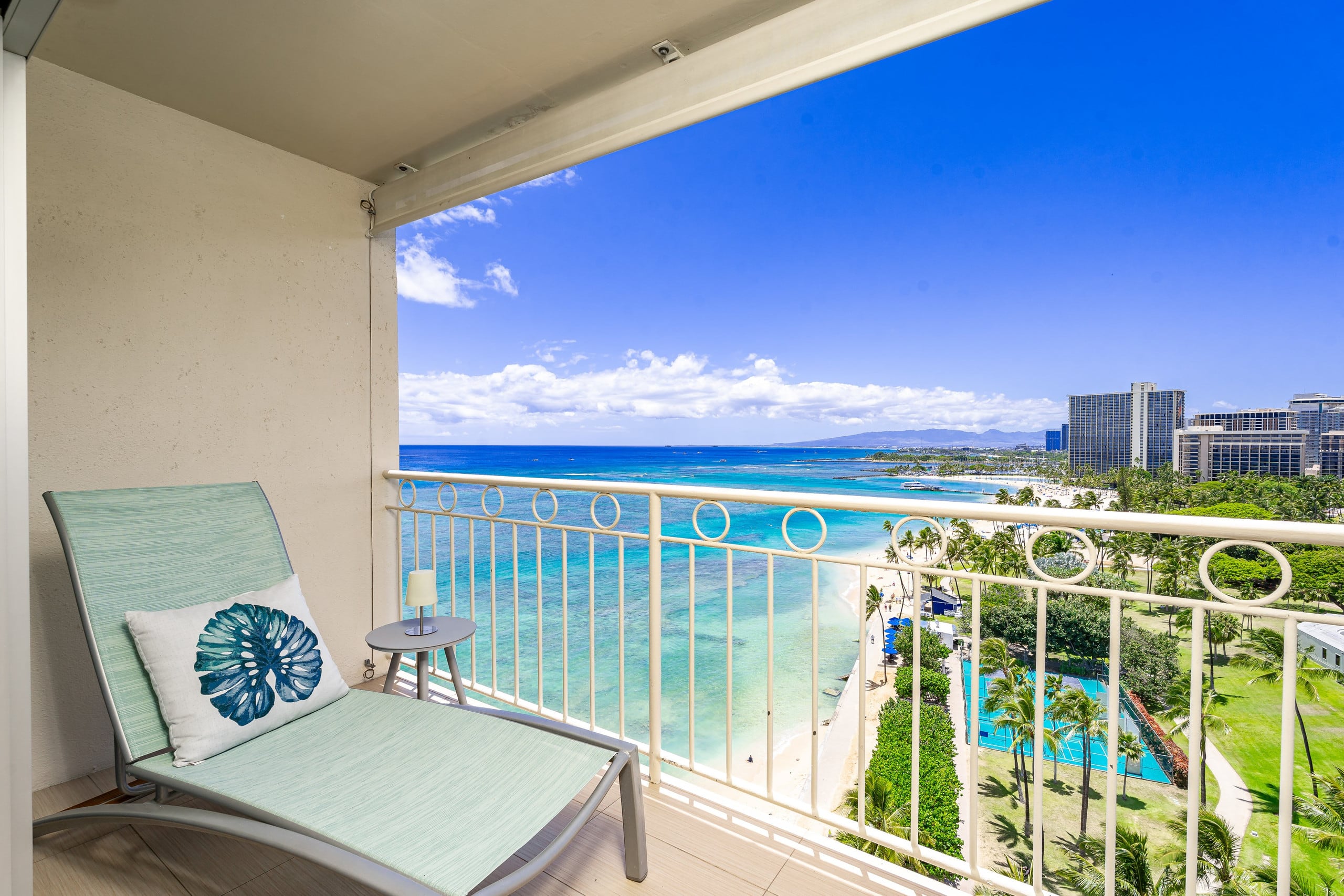 Condo in Honolulu · ★4.97 · 2 bedrooms · 2 beds · 2 private baths - Image 39