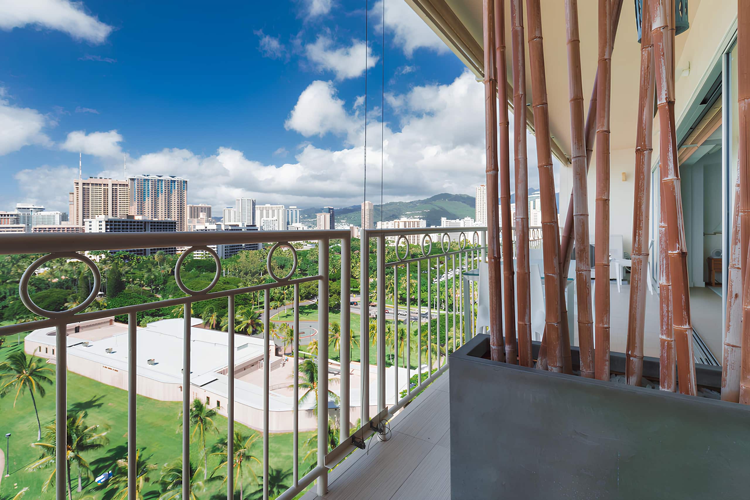 Condo in Honolulu · ★4.97 · 2 bedrooms · 2 beds · 2 private baths - Image 41