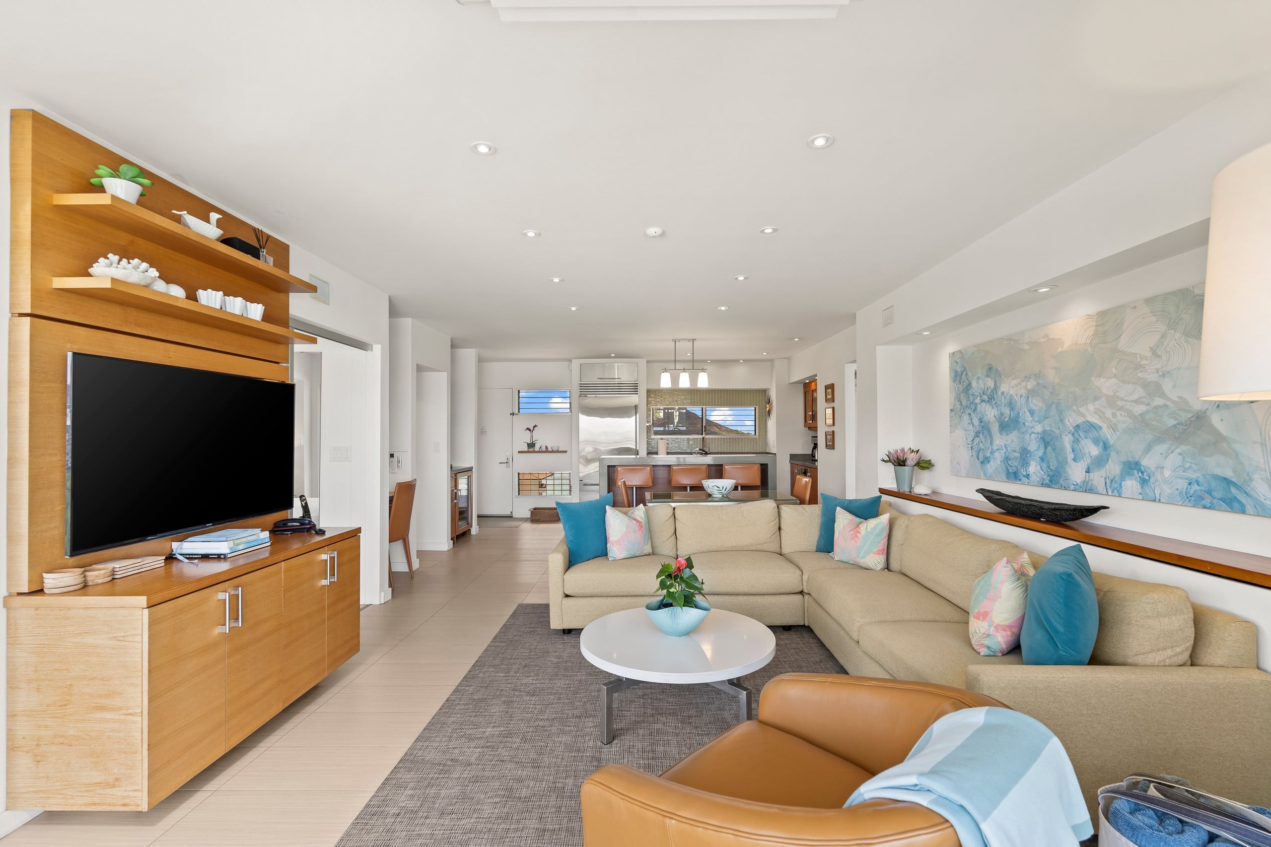 Condo in Honolulu · ★4.97 · 2 bedrooms · 2 beds · 2 private baths - Image 5