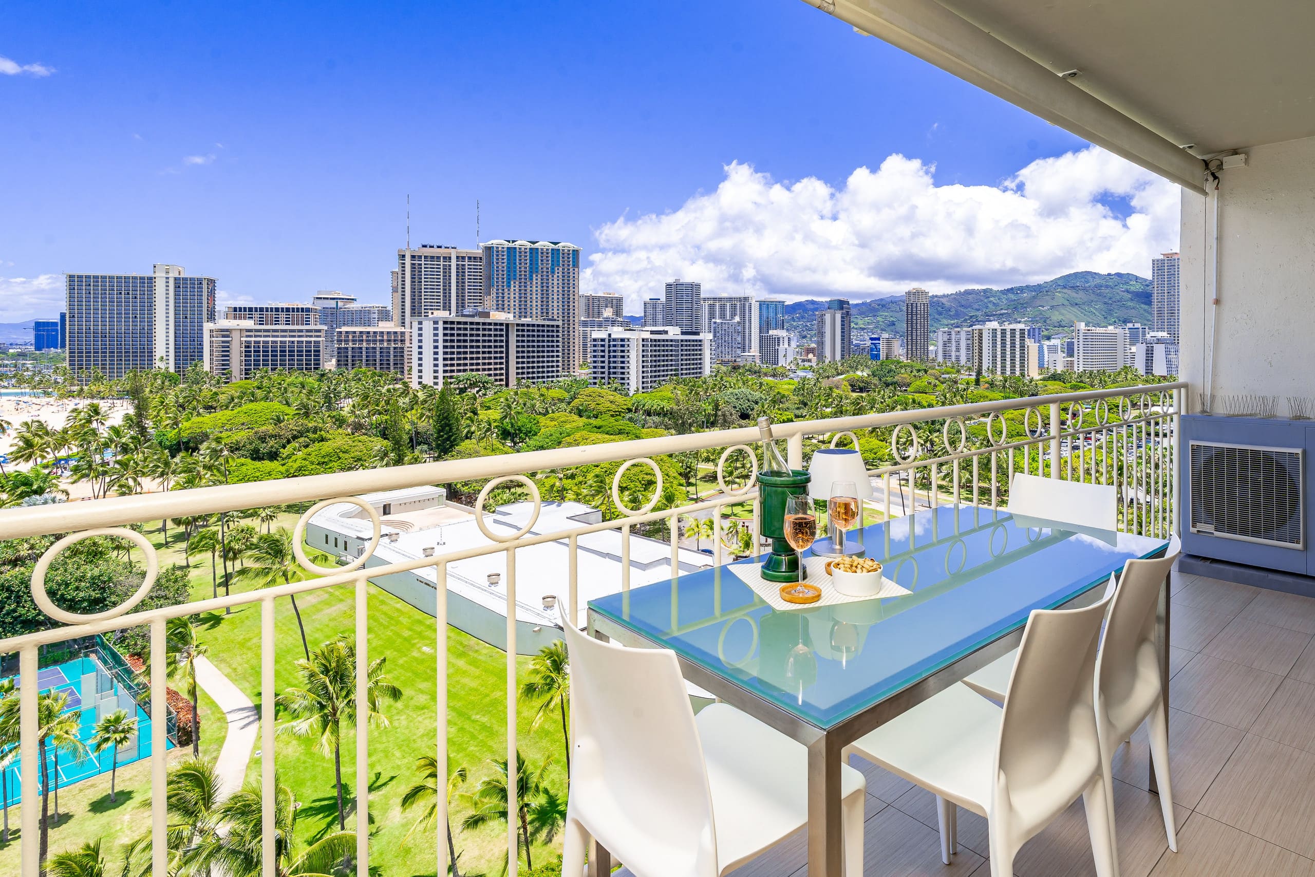 Condo in Honolulu · ★4.97 · 2 bedrooms · 2 beds · 2 private baths - Image 40