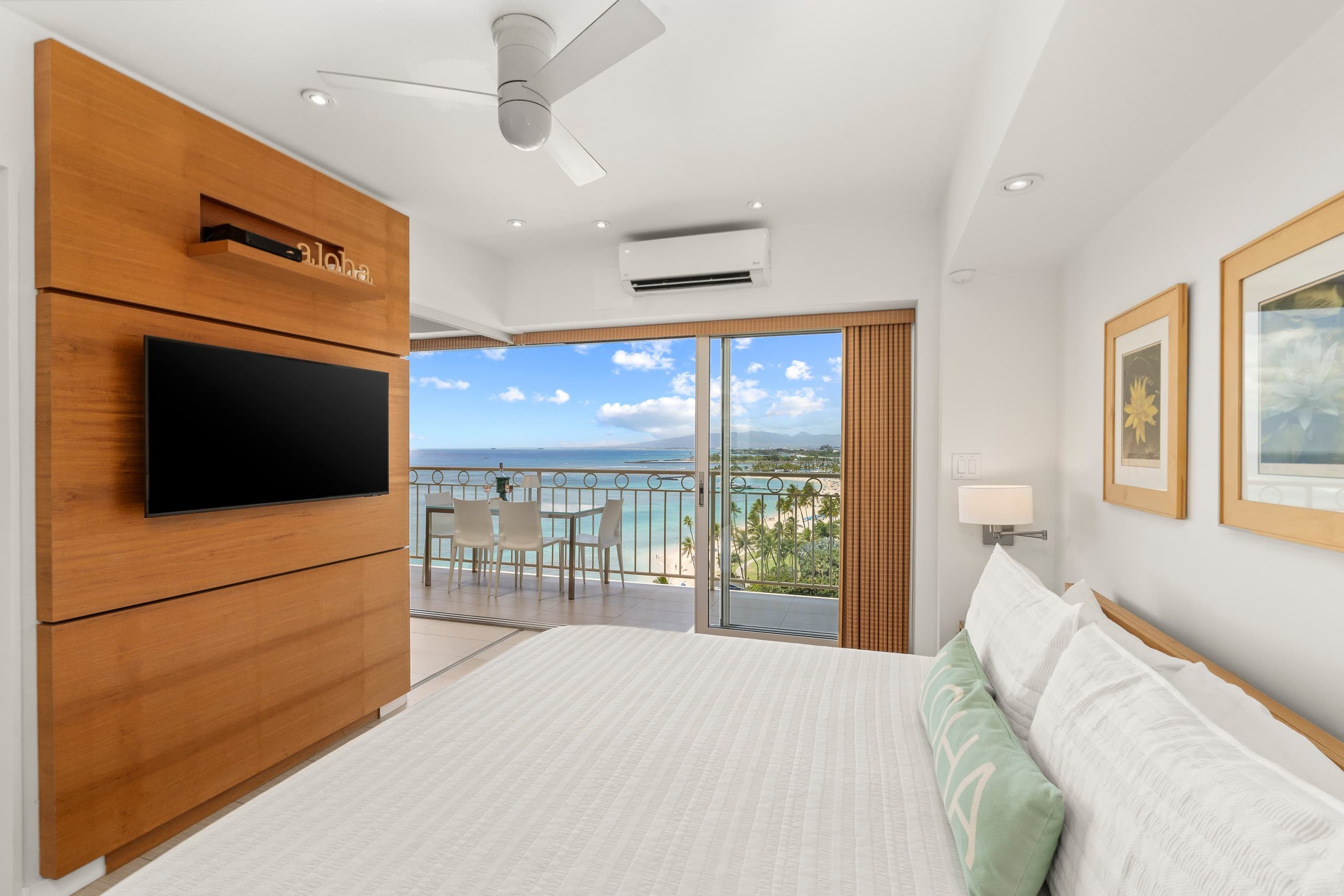 Condo in Honolulu · ★4.97 · 2 bedrooms · 2 beds · 2 private baths - Image 31