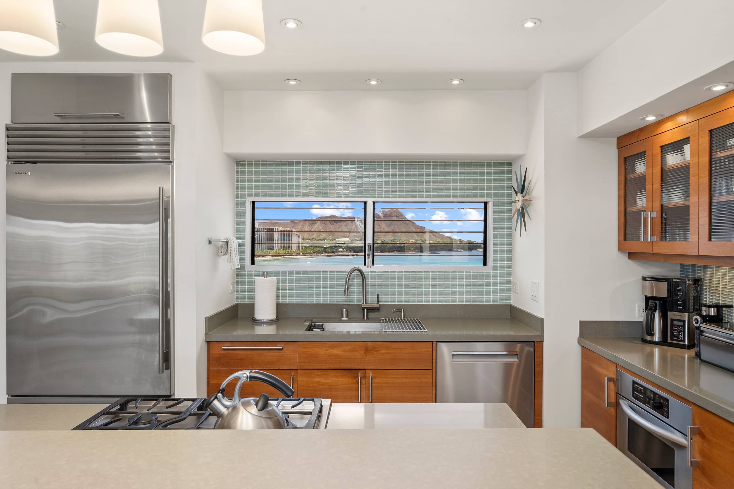 Condo in Honolulu · ★4.97 · 2 bedrooms · 2 beds · 2 private baths - Image 16