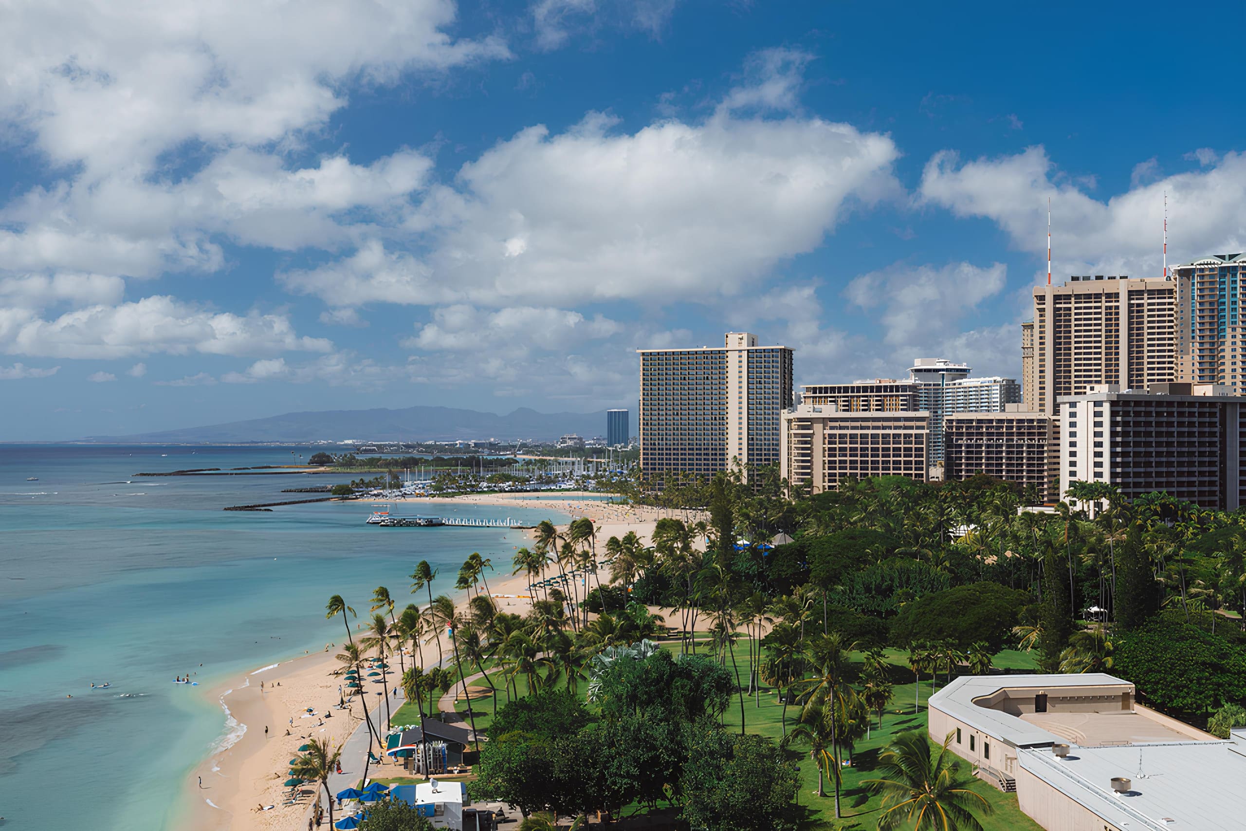 Condo in Honolulu · ★4.97 · 2 bedrooms · 2 beds · 2 private baths - Image 38