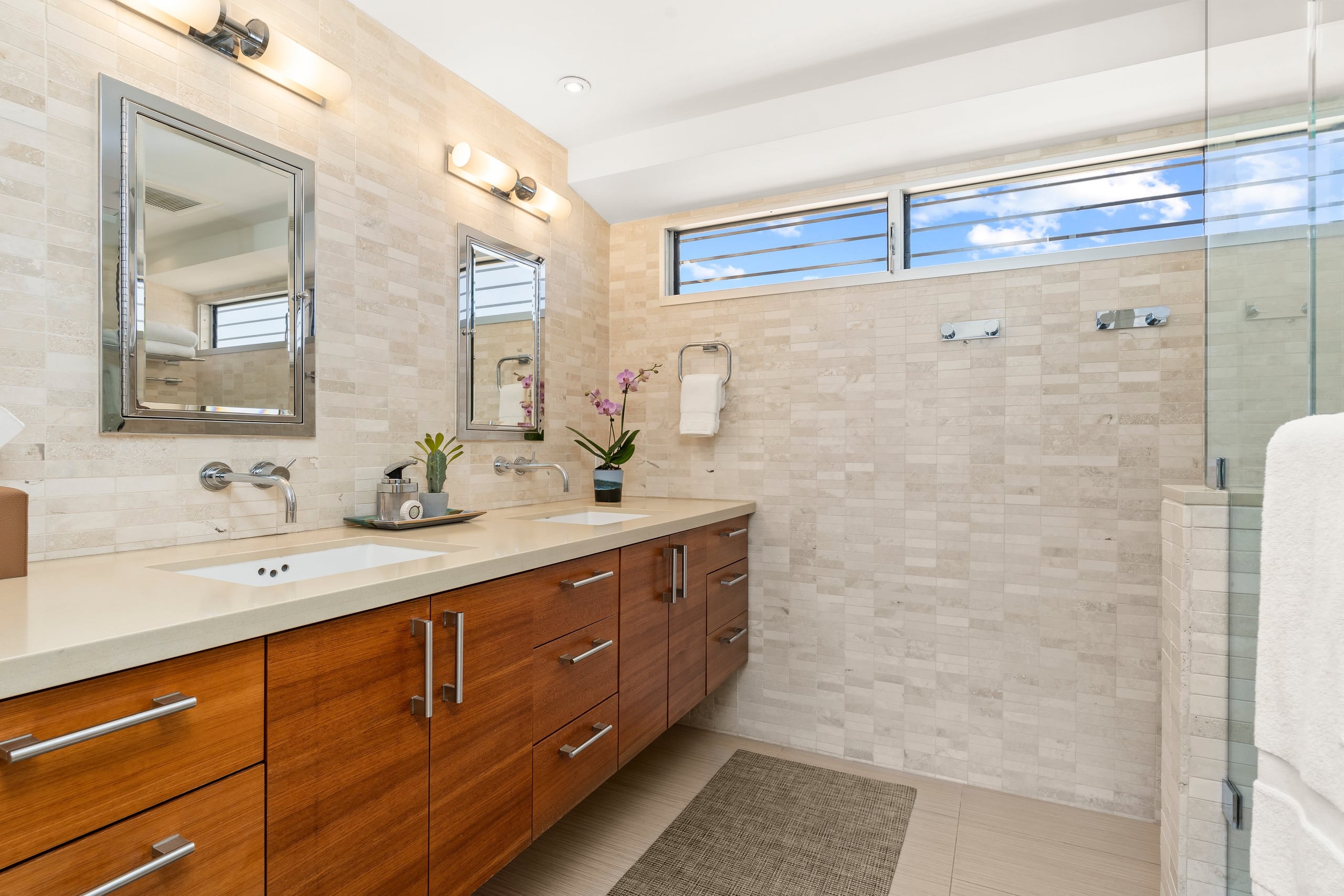 Condo in Honolulu · ★4.97 · 2 bedrooms · 2 beds · 2 private baths - Image 32