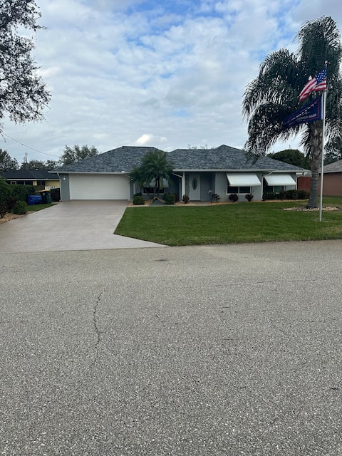 Beautiful home in Avon Park Lake