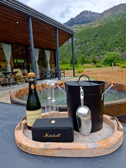 Loft II & Hot Tub - Warmth, Relaxation and Disconnection