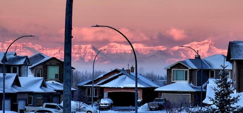 Beautiful Modern Home 3BDR near Banff + Skiing!