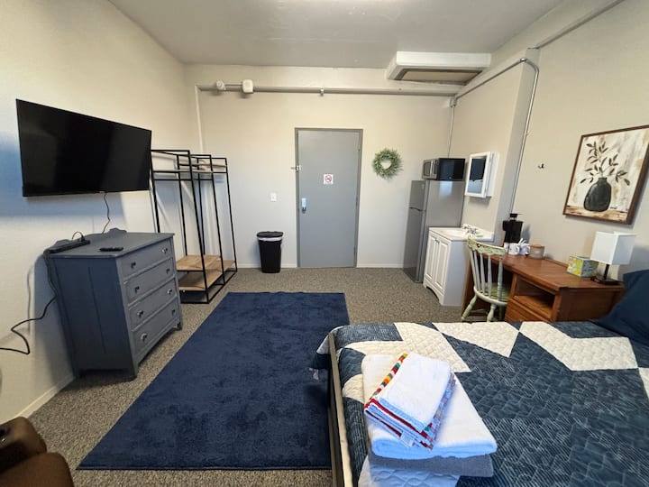 Room 304 | 3rd Floor - Apartments for Rent in Mineral Wells, Texas