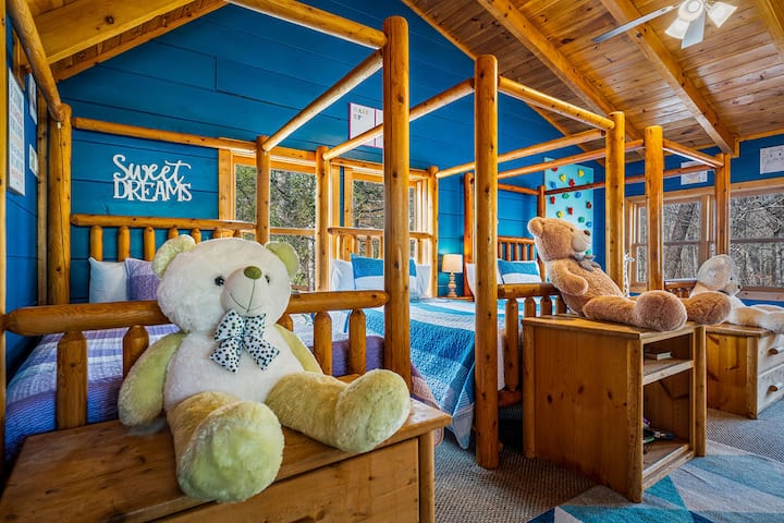 Renovated Arcade Room I Kid's Loft I I Easy Roads - Cabins for