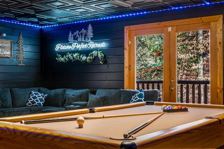 Renovated Arcade Room I Kid's Loft I I Easy Roads - Cabins for