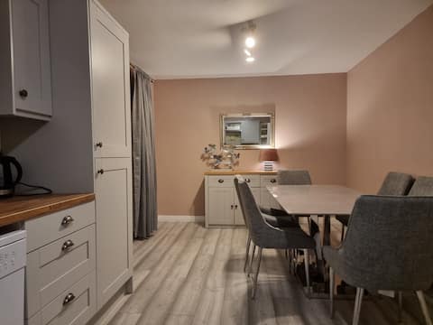 4 bed house in Raheen. Note 14 night minimum