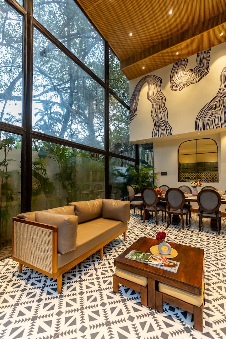 6BR Luxe Villa w/Pool Near Beach