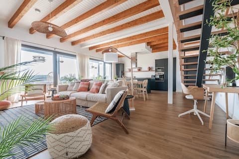 Anuncio de Airbnb popular: Designer villa with garden, pool and views en Candeleda