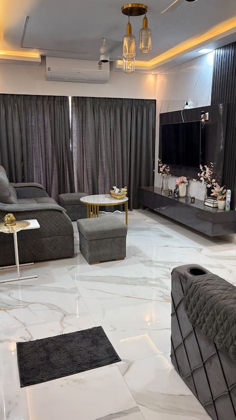 2BHK Apt on 35th floor with
SeaMountainCityView