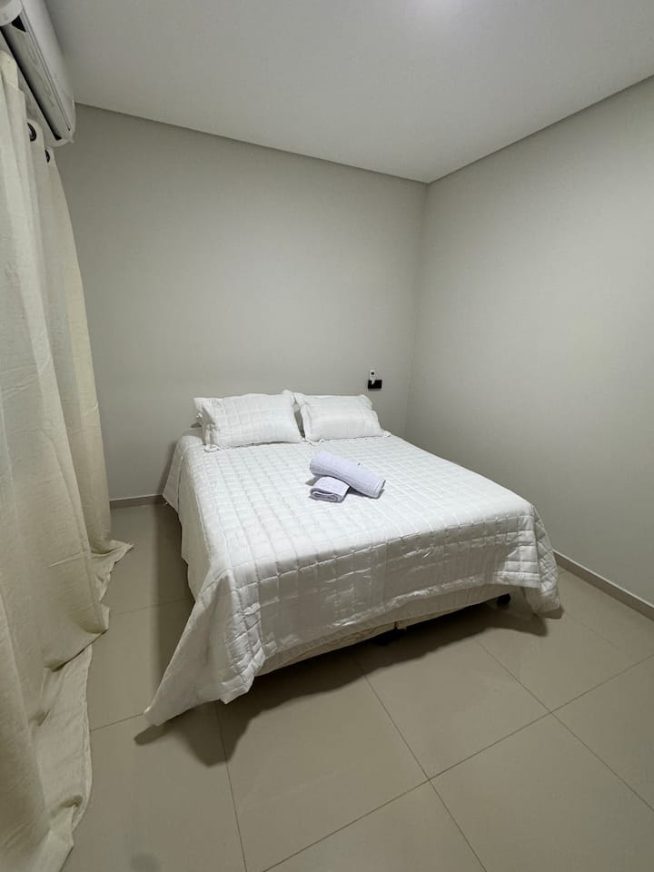 Camaクイーン、遮光カーテン、エアコン19 mil Btu。 