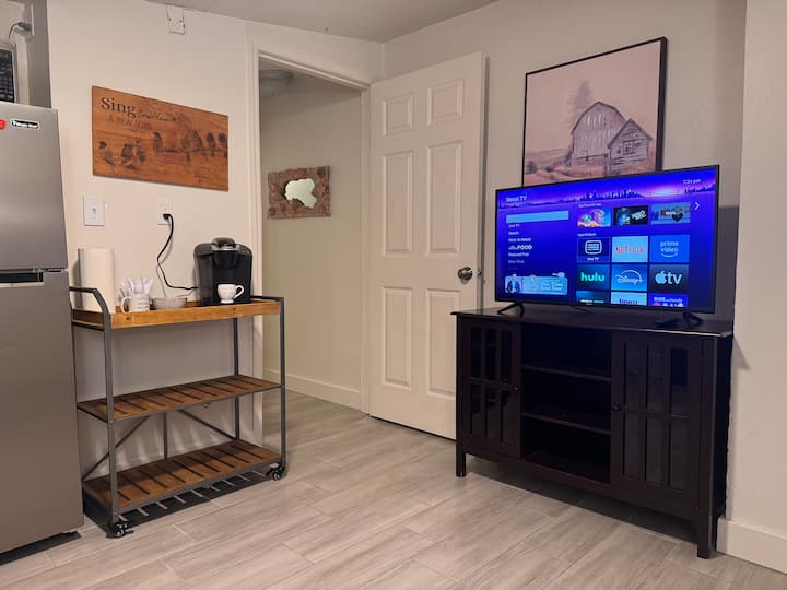 Charming Guesthouse - Fort Myers, FL