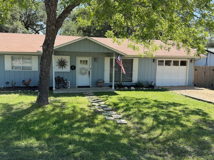 Recently Renovated Lake Area Retreat W/hot Tub - Canyon Lake, TX