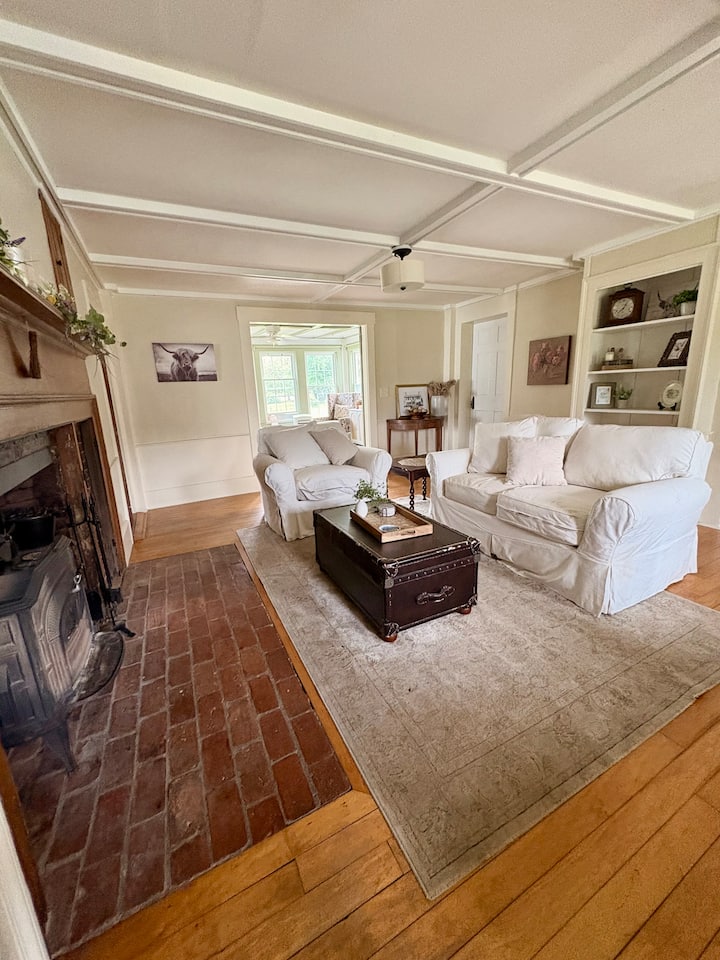 Historic, Charming Farmhouse *New - Hampstead, NH