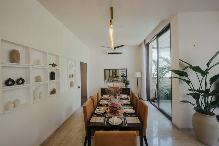 Dining area image 2